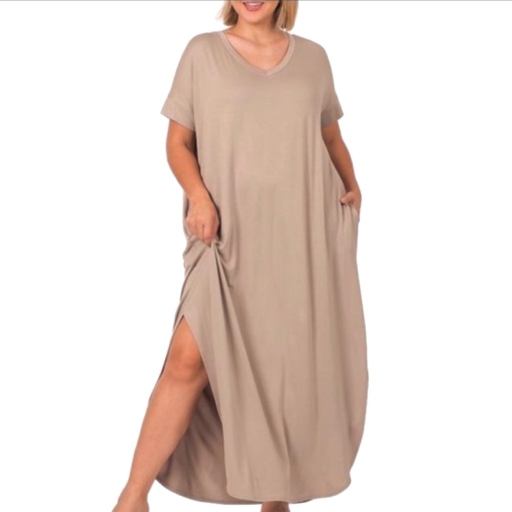 ZENANA Cuffed Sleeves V-neck Maxi Dress w
Side Slits NIP